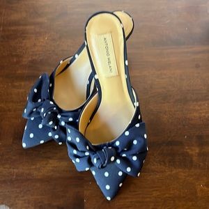 Antonio Melani 2” polka dot heels size 8